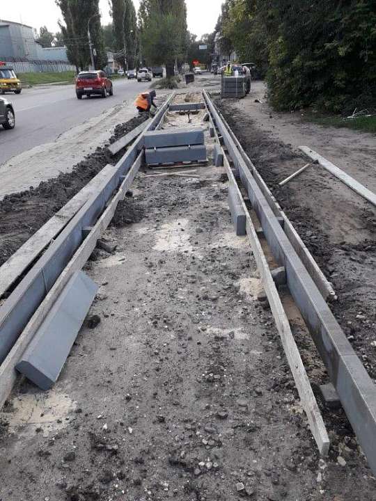 В Коминтерновском районе завершают обустройство тротуарной сети