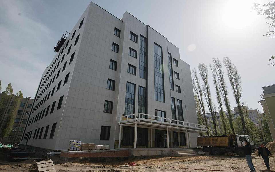 Для завершения строительства поликлиники в Воронеже на улице 20-летия Октября привлекут дополнительные силы