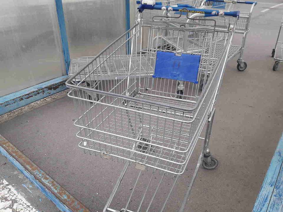 Ограбившего жительницу Воронежа у торгового центра задержали