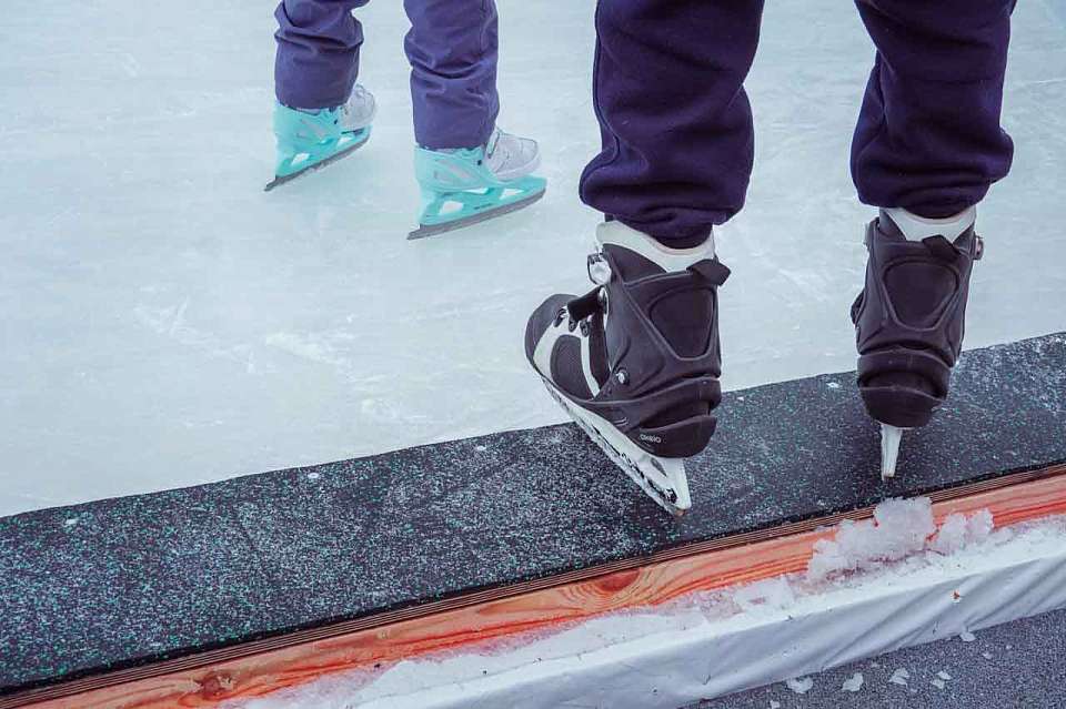 Почему не сразу выдали документы после эвакуации с катка, объяснили воронежцам