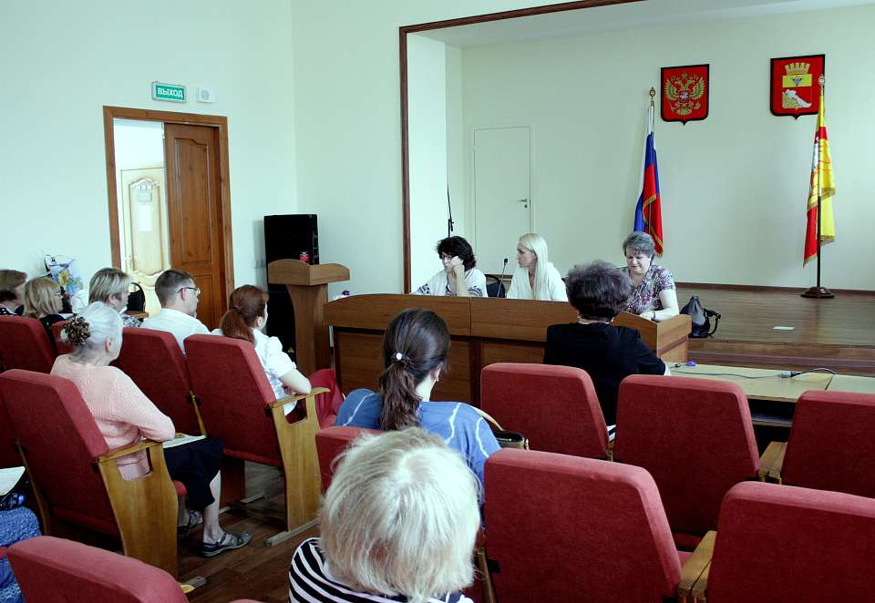 «Семья» в сборе: в Ленинском районе Воронежа прошло очередное заседание клуба ЖКХ