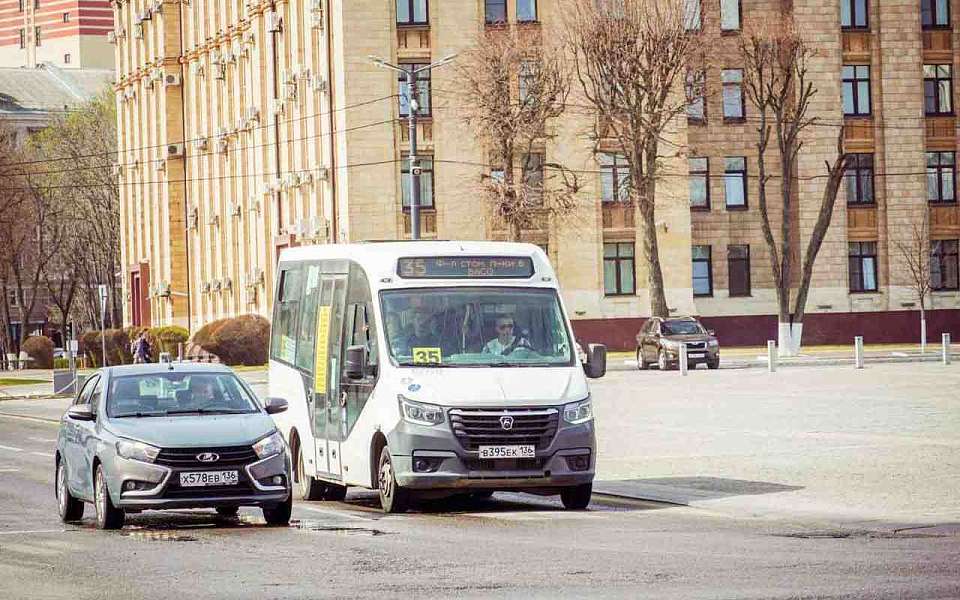 Схему движения 6 маршруток в Воронеже временно изменили