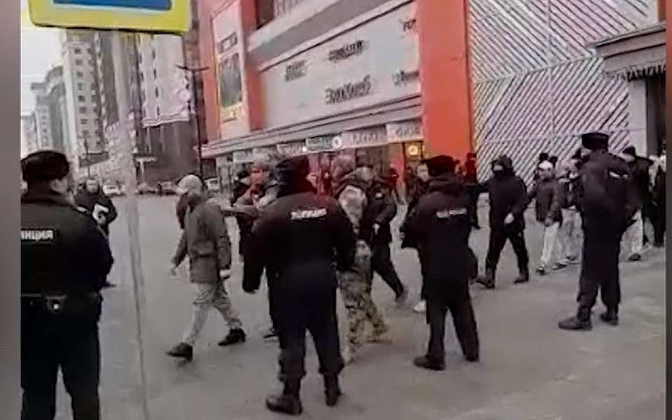 О массовых нарушениях миграционного законодательства на рынке в Воронеже рассказали в МВД