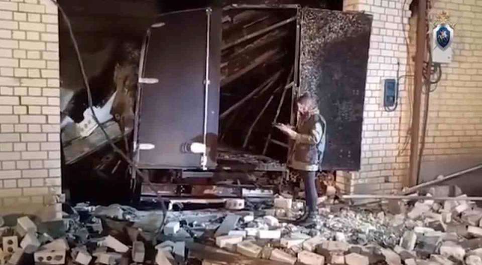 Последствия взрыва в воронежском гараже показали на видео