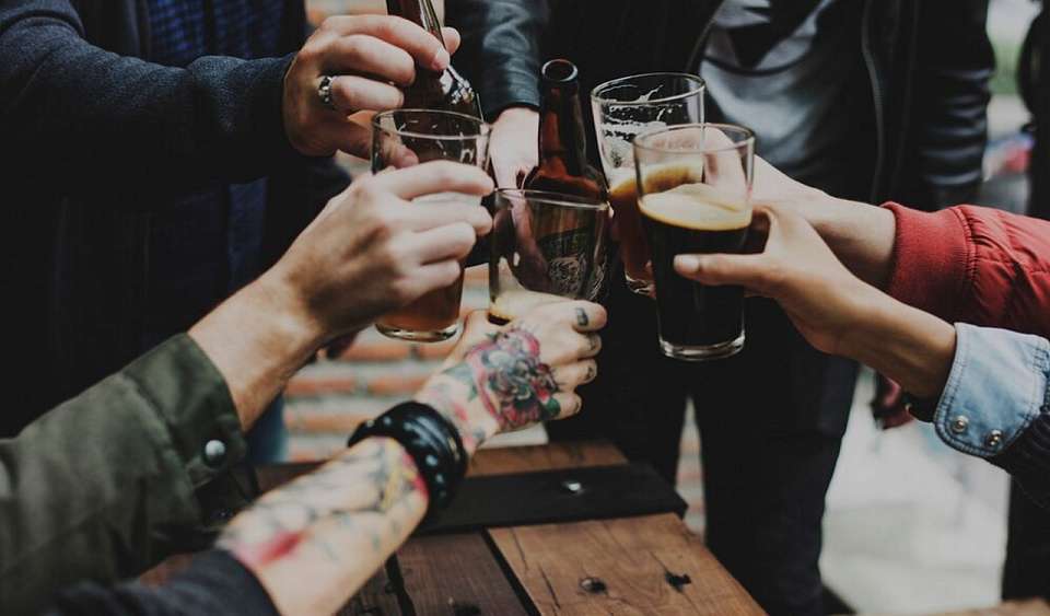 Шумную компанию под окнами воронежец решил утихомирить ножом