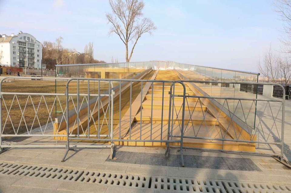 В Воронеже пешеходный мост на Петровской набережной временно закрыт на ремонт