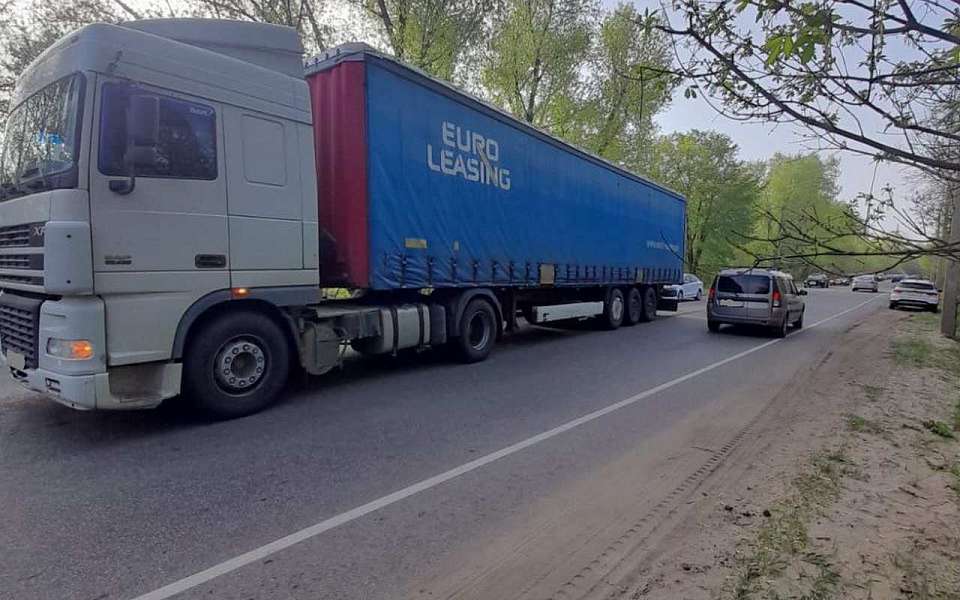 Пешеход попал под колеса фуры на улице Острогожской в Воронеже