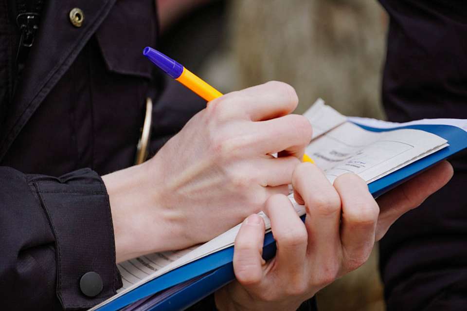 Следователи начали проверку после нападения собак на 17-летнюю девушку в Воронеже