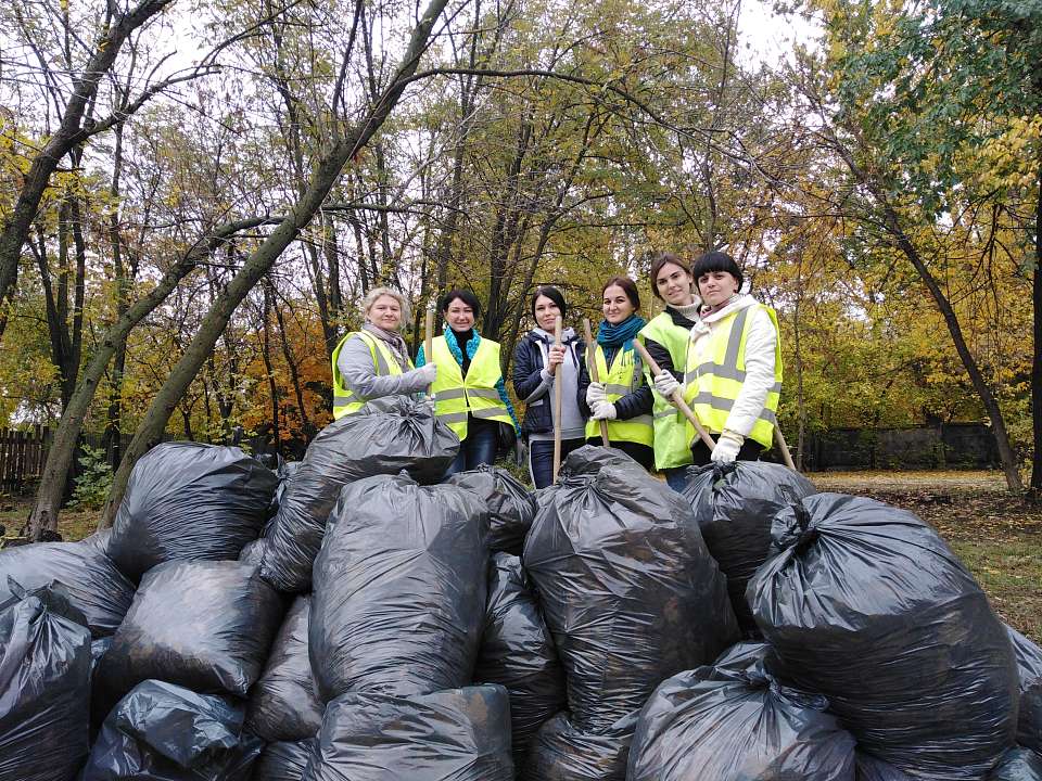 В Ленинском районе состоялся субботник