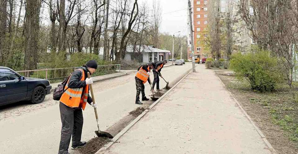 На улицах Железнодорожного района не прекращается работа в любую погоду