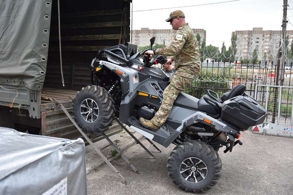 На фронт продолжает поступать помощь из Железнодорожного района