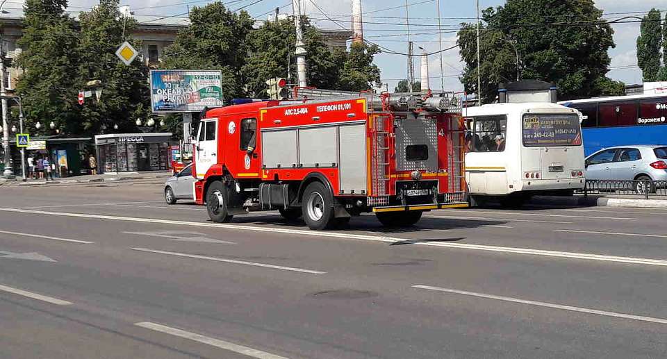 Постройка сгорела на улице Обручева в Воронеже
