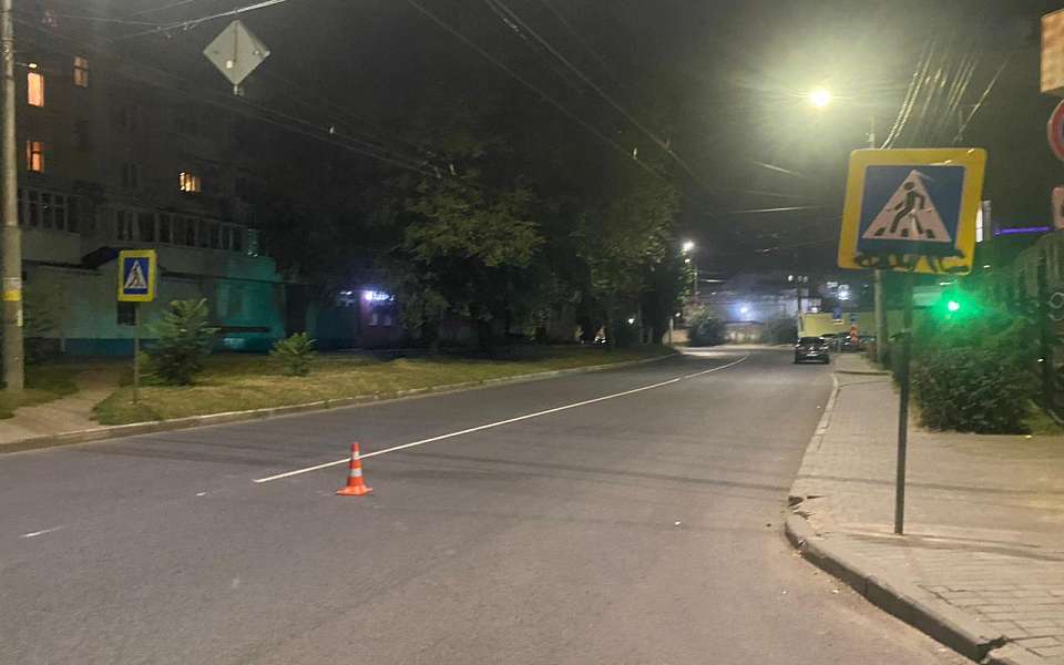 Юный водитель иномарки сбил пенсионерку на переходе в центре Воронежа