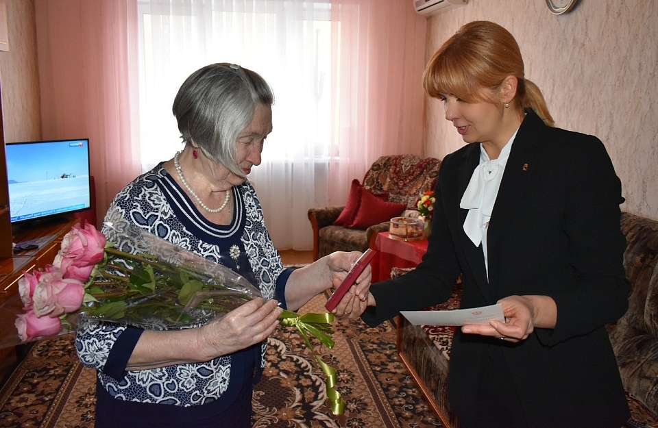 В Центральном районе к 75-летию Победы в Великой Отечественной войне продолжают вручать юбилейные медали