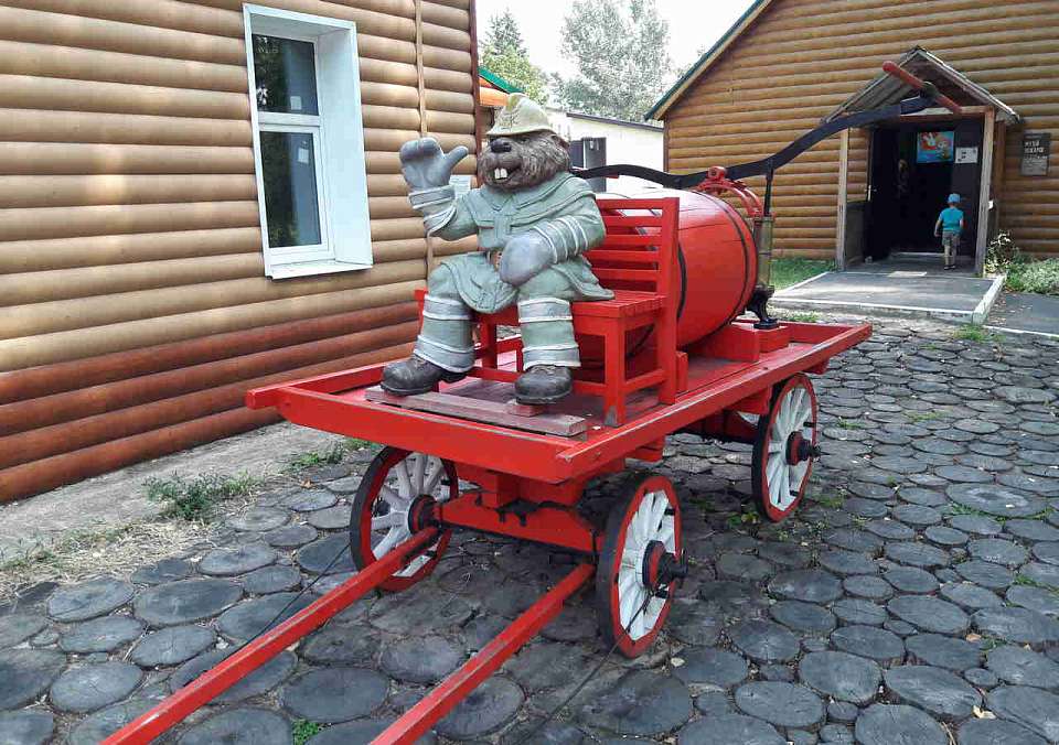 Горящую иномарку на трассе М-4 «Дон» в Воронежской области потушили за 8 минут