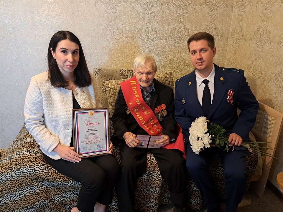 В Коминтерновском районе продолжаются поздравления ветеранов Великой Отечественной войны