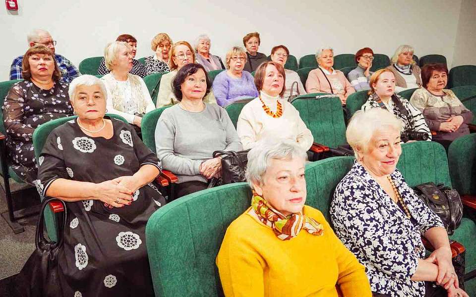 В библиотеке имени Пушкина в Воронеже поздравили многодетных матерей