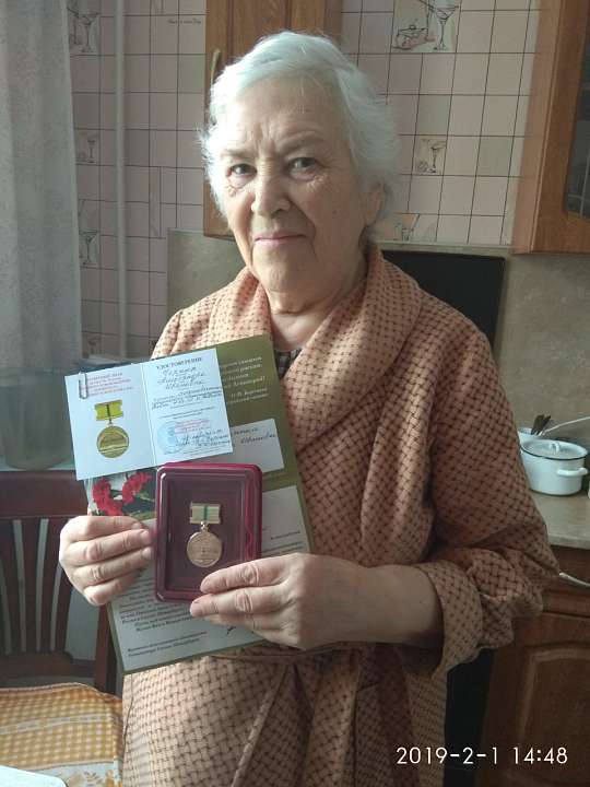         В Коминтерновском районе блокадникам вручили памятный знак  