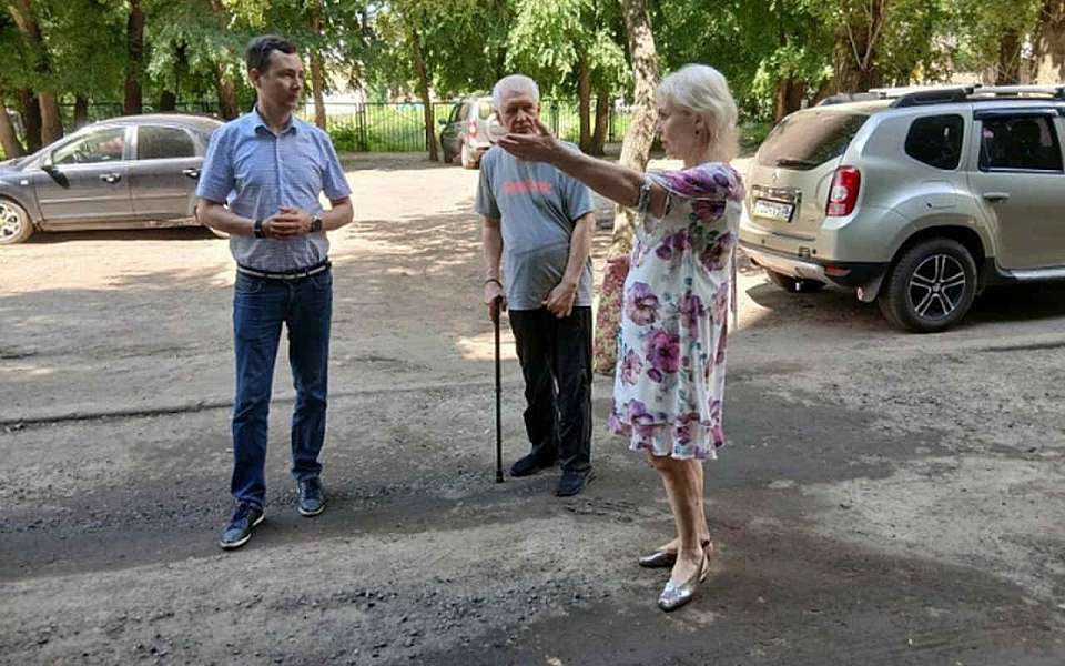 Насущные вопросы взял на контроль в ходе выездов к избирателям депутат гордумы Воронежа