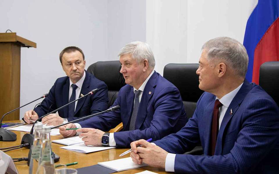Встречу с фракциями облдумы провел губернатор Воронежской области