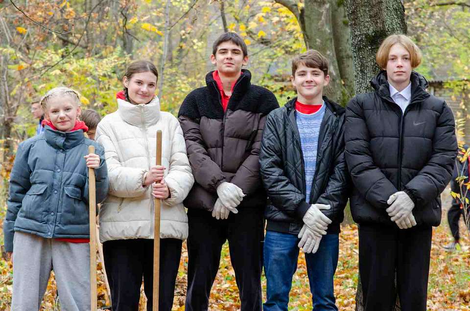 Активисты Движения первых Железнодорожного района приняли участие в общегородском субботнике