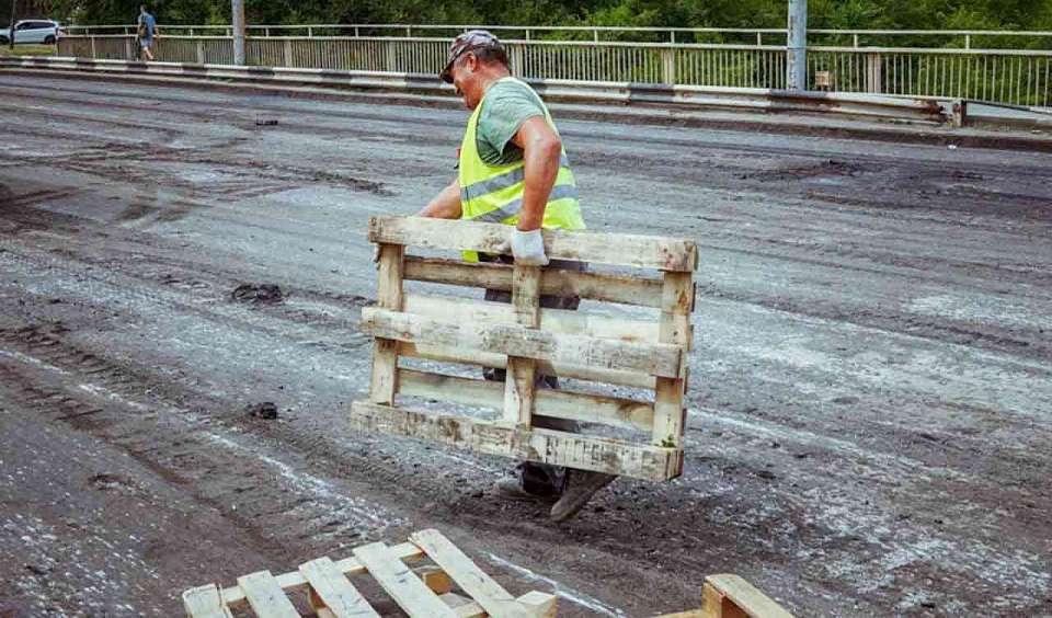 После жалоб на опасную переправу в воронежском селе построили новый мост