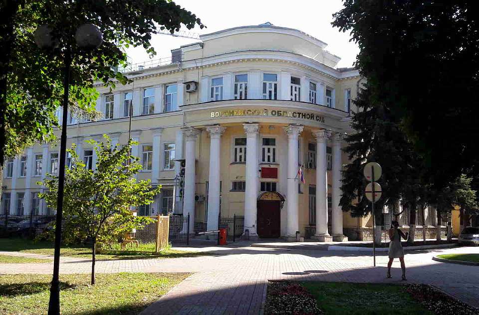 Пронести с собой в суд воронежцы пытались более тысячи опасных предметов