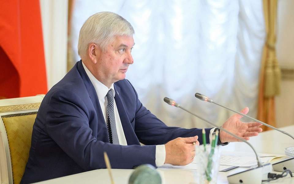 Усилить борьбу с нарушителями на выделенных полосах потребовал воронежский губернатор