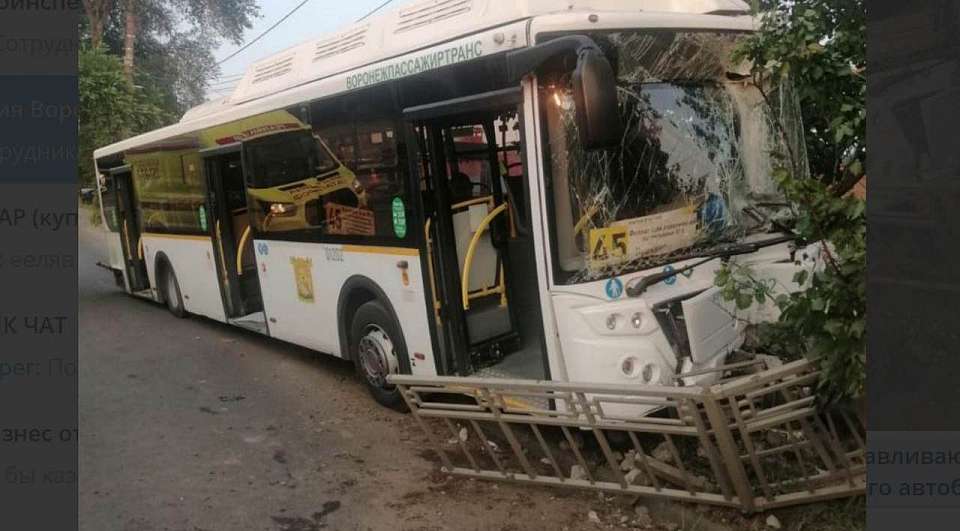Страховку выплатят пострадавшим в ДТП с автобусом жителям Воронежа