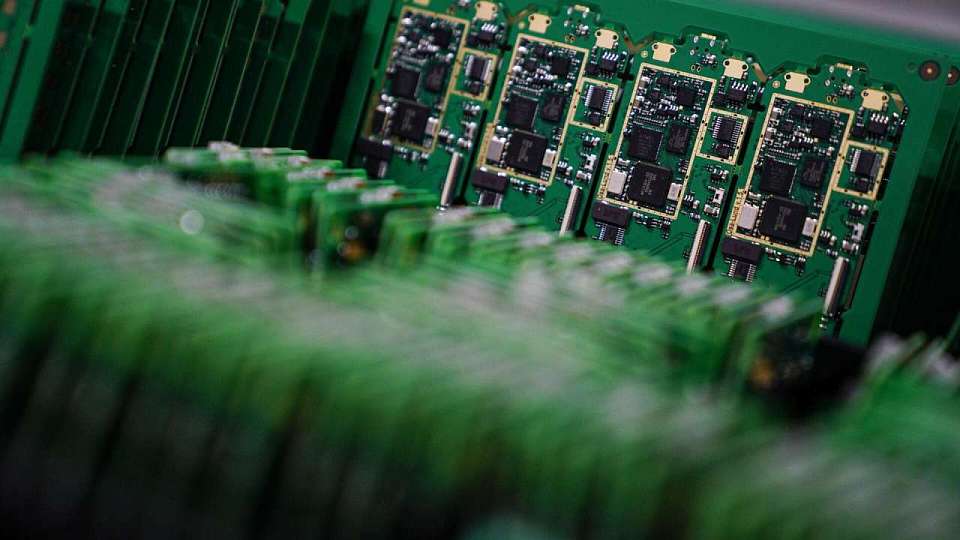 В Воронежской области накрыли криптоферму, маскировавшуюся под деревенские подворья