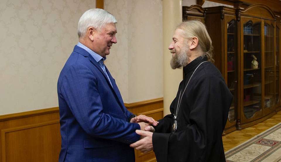 С праздником Пасхи поздравил верующих губернатор Воронежской области Александр Гусев