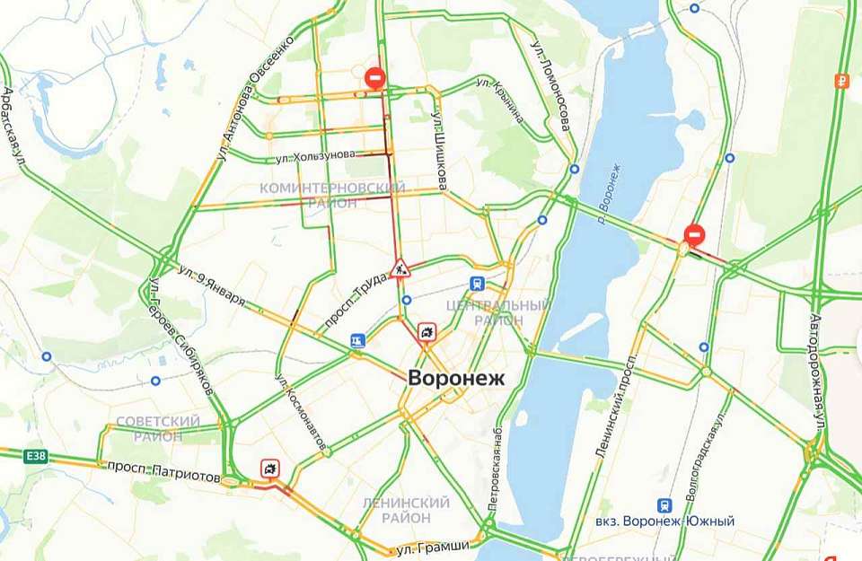В Воронеже на Московском проспекте появилась многокилометровая пробка