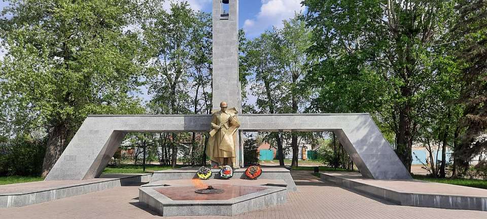 На воинских захоронениях Железнодорожного района завершены работы по ремонту и уборке