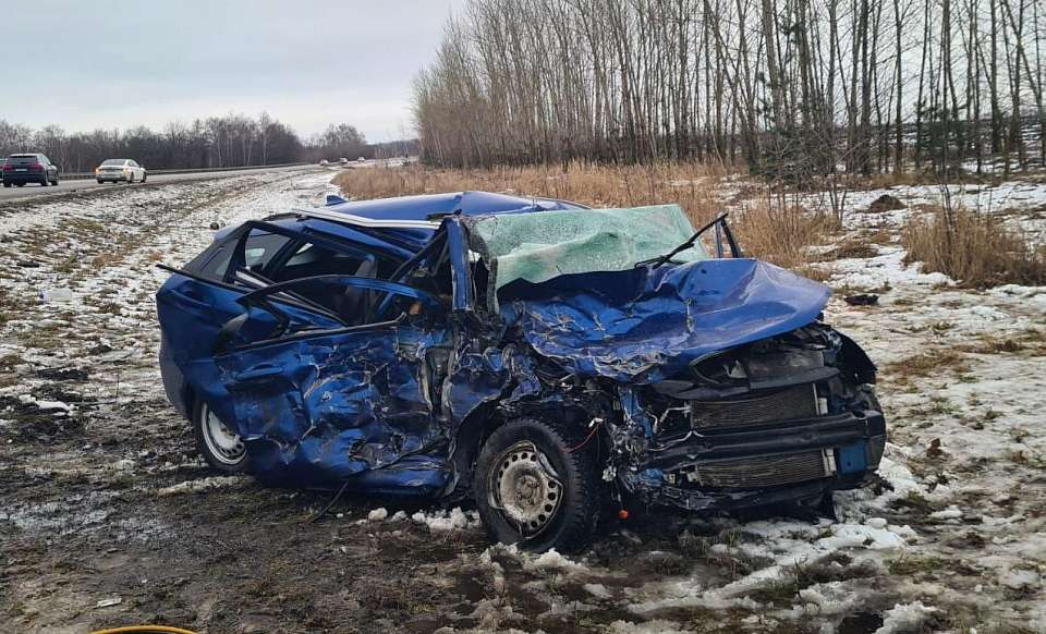 В канун Нового года в ДТП под Воронежем погиб 9-летний мальчик и пострадала 4-летняя девочка
