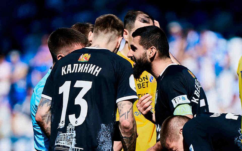 Восемь футболистов выбыли из состава воронежского «Факела»