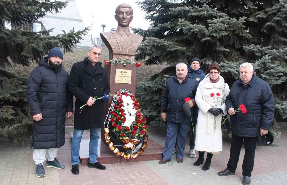 Воронежские осетины и дагестанцы почтили память героя, освобождавшего наш город