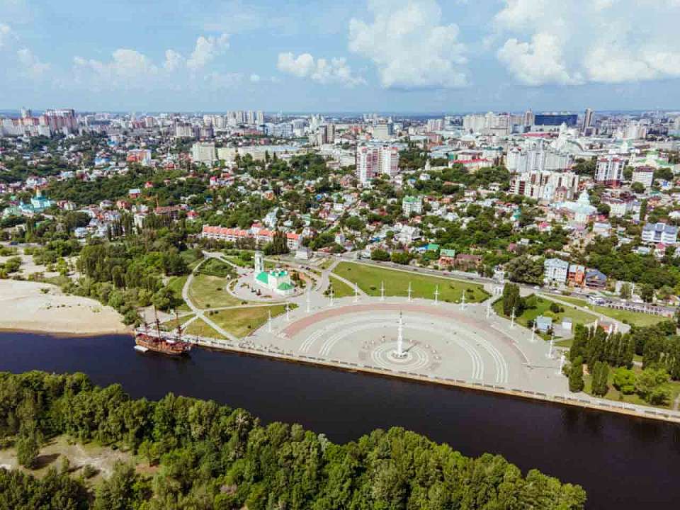 За 125 млн рублей продается участок земли у Петровской набережной в Воронеже