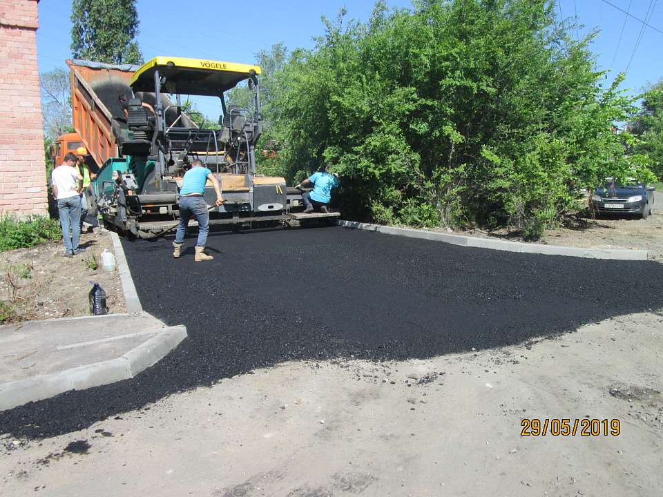 В Железнодорожном районе продолжается ремонт дворовых территорий