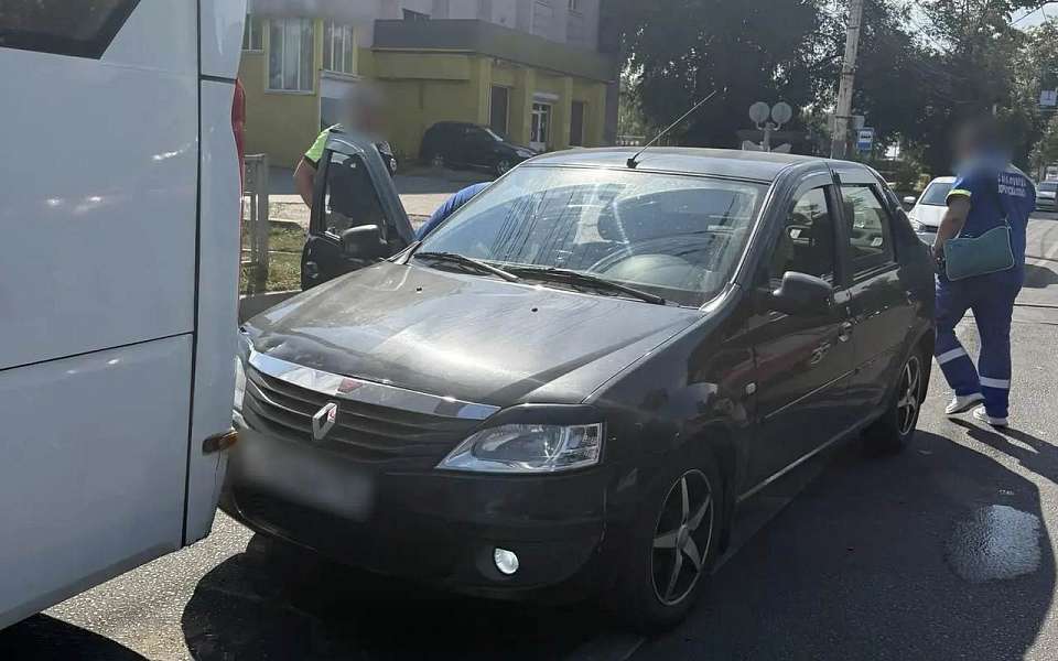 Водитель Renault Logan погиб в ДТП с маршруткой в Воронеже