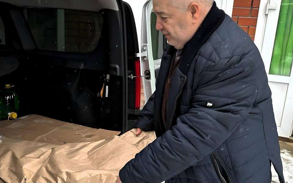 Сухое молоко и стройматериалы передали в зону СВО депутаты Воронежской гордумы