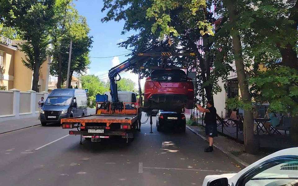 Уже 700 машин отправили на штрафстоянку за нарушения правил парковки в Воронеже
