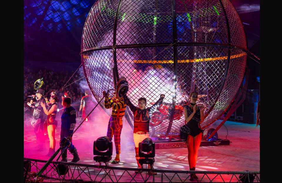 Цирк Демидовых покажет воронежцам Новогоднее Техно-шоу