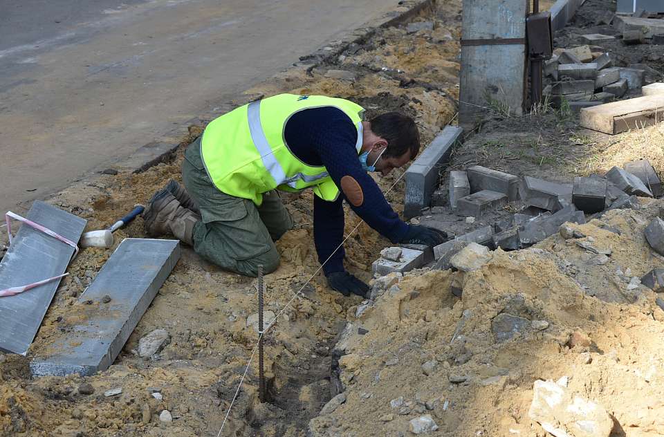 Благоустройство дворов продолжается в Центральном районе  