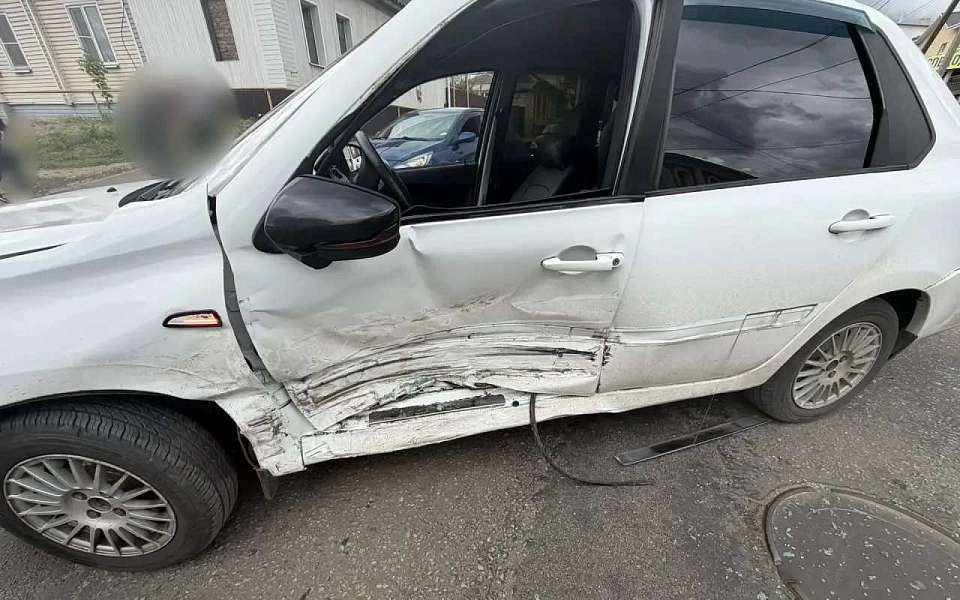 Две автомобилистки попали в больницу после ДТП в воронежском райцентре