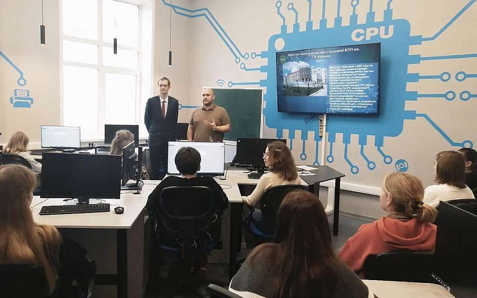  В рамках проекта «Билет в будущее» ученики школы №13 побывали в ВГЛТУ