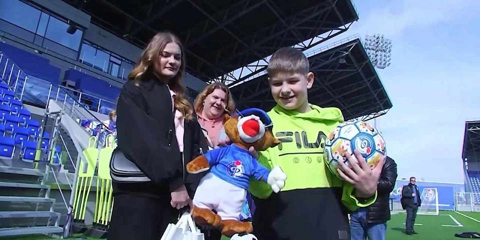 Благодаря «Ёлке желаний» юный болельщик «Факела» встретился с кумирами