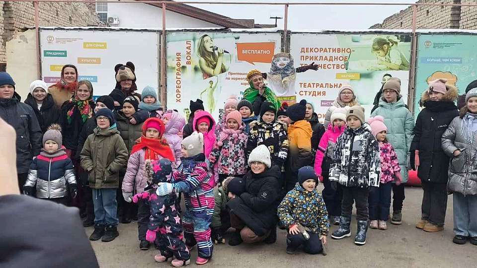 Воронежские микрорайоны красочно проводили зиму