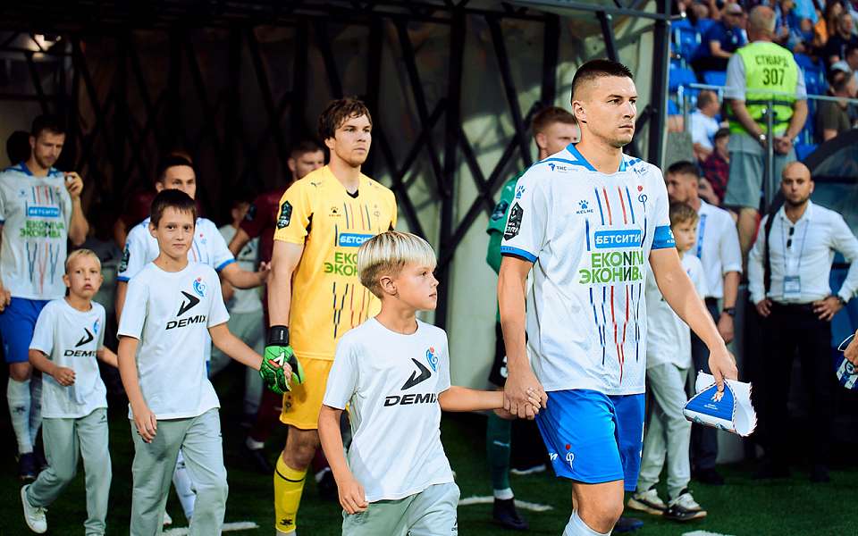 Футболисты «Факела» и «Нефтехимика» выяснят отношения на воронежском поле