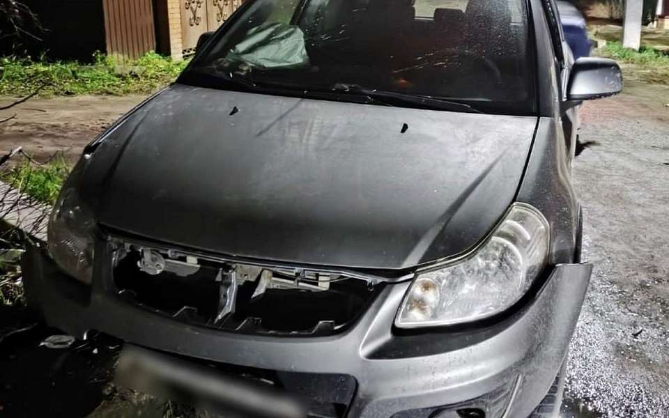 Юный воронежец погиб, врезавшись на кроссовере в бетонные блоки