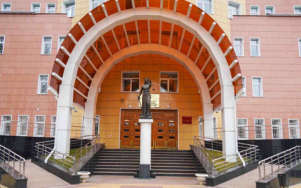 Взятки, оскорбление, боеприпасы. Обзор общественно значимых судебных дел марта